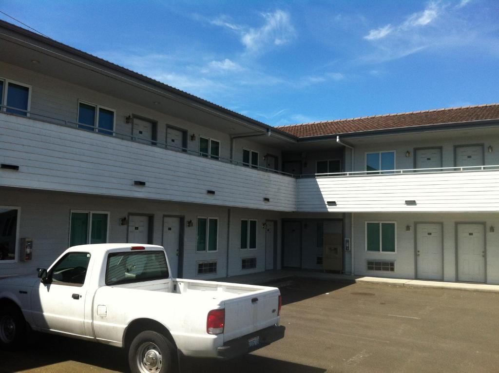 Crown Motel