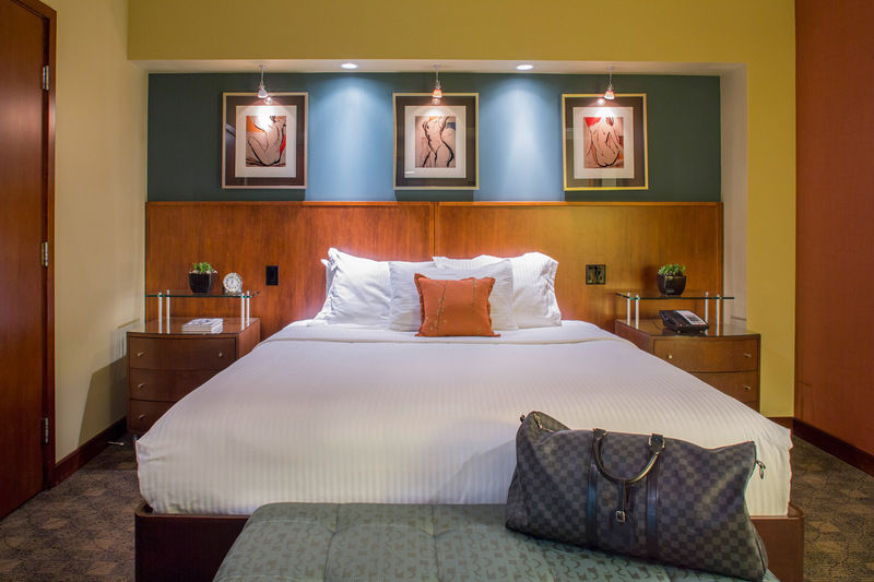 Hotel 1000, Lxr &