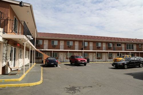Motel La Hacienda 2*