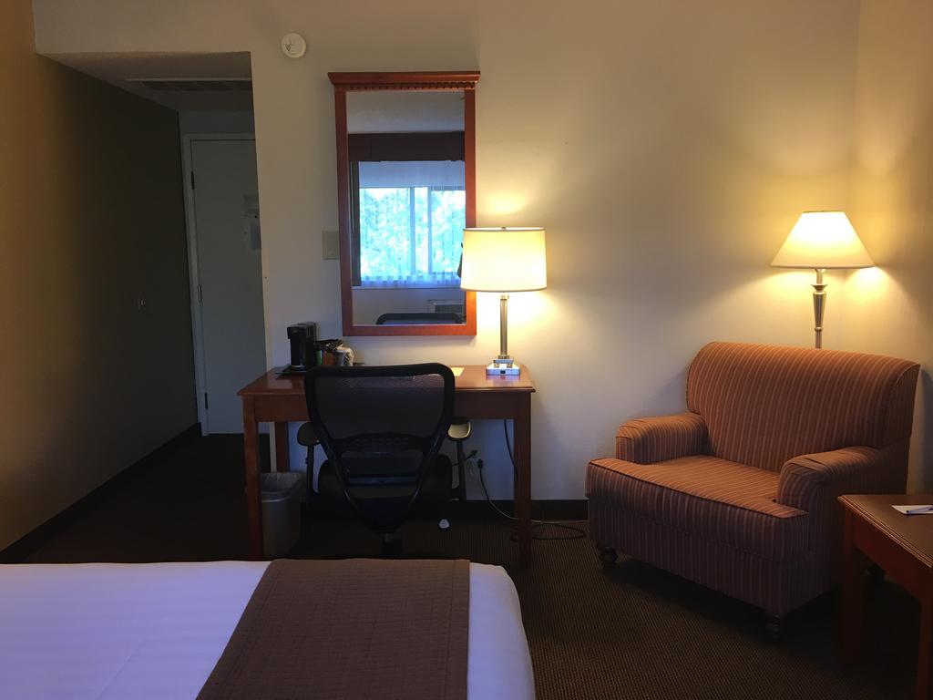 The Loyal 3* Seattle