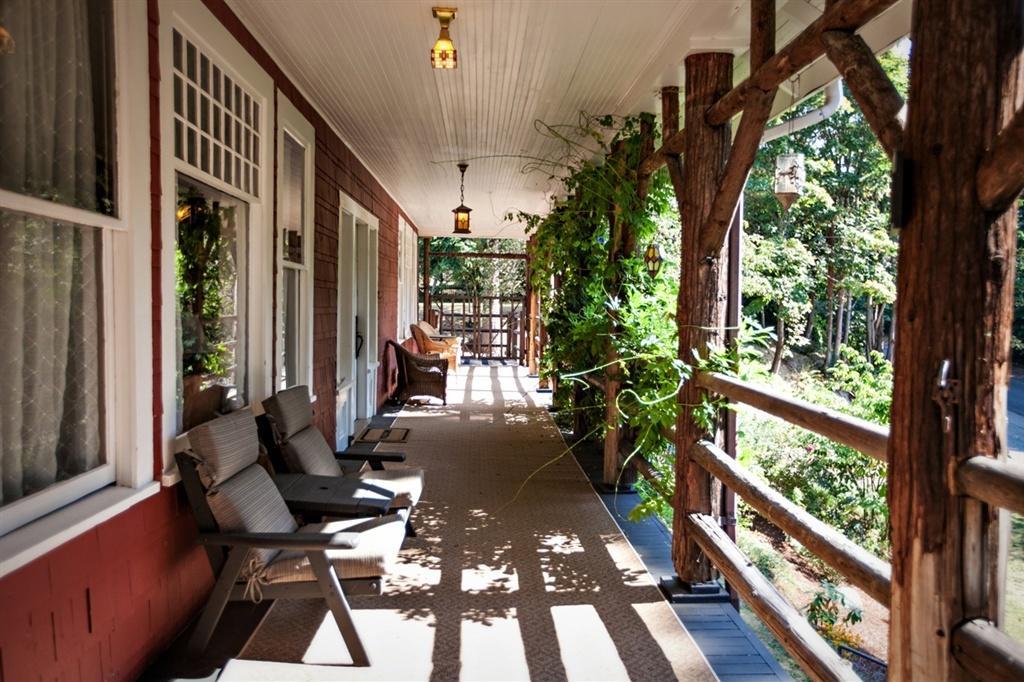 The Gatewood Bed & Breakfast 3*