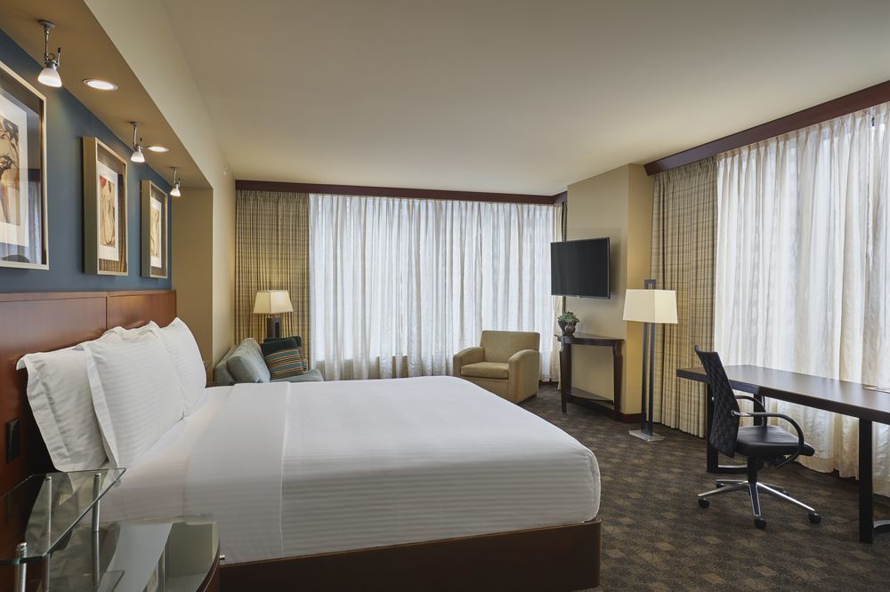 Hotel 1000, Lxr &