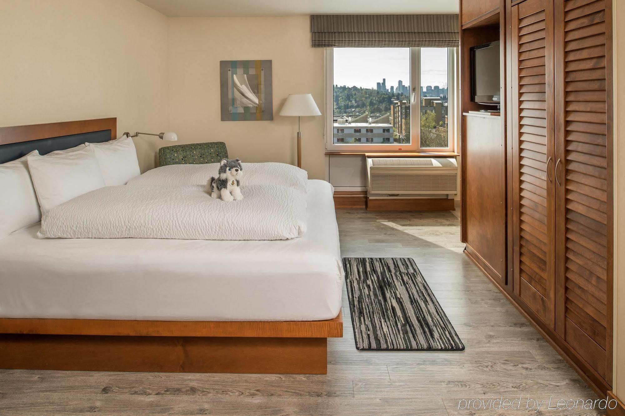 Hotel Staypineapple, Watertown Hotel, District