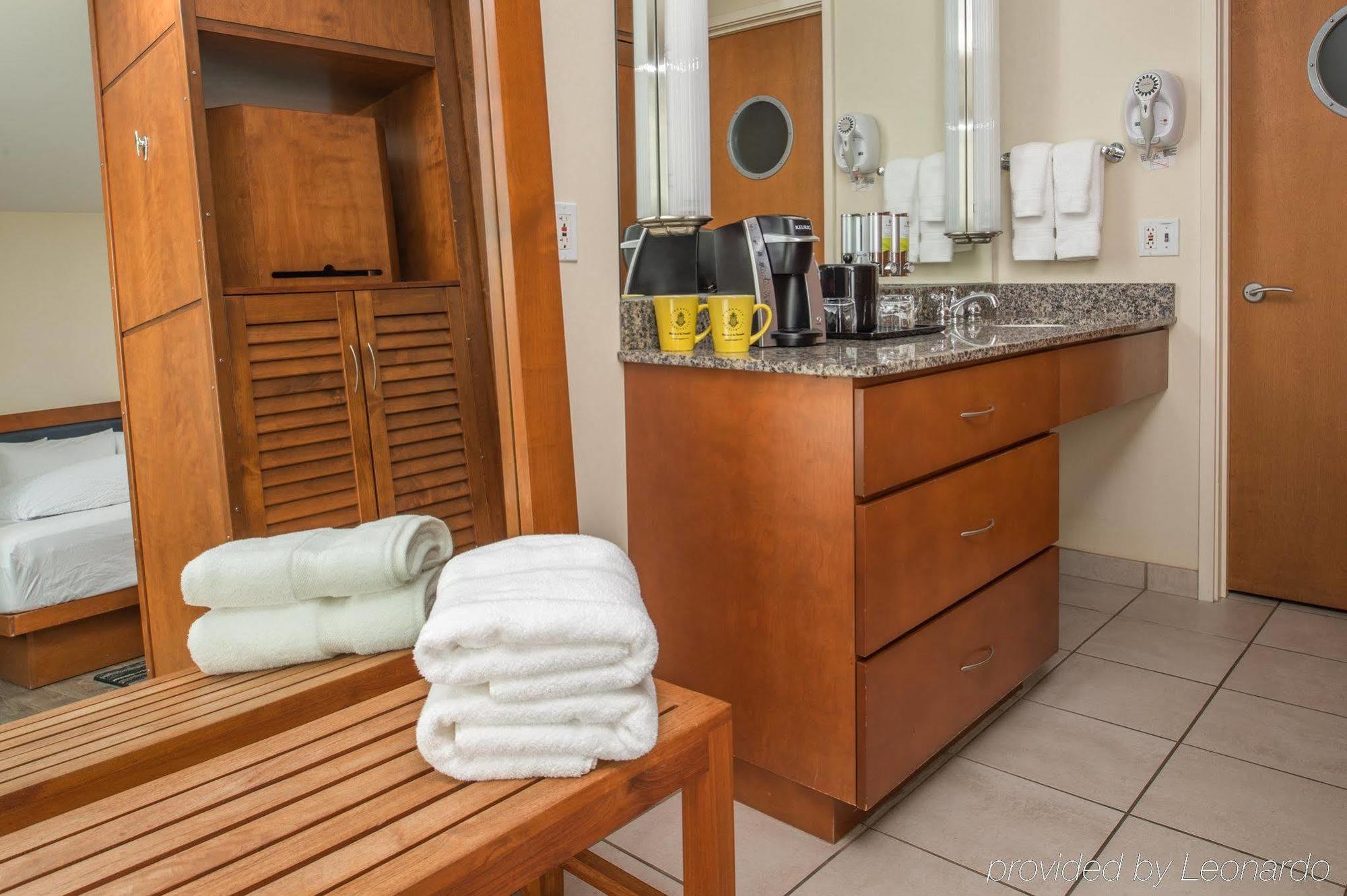 Staypineapple, Watertown Hotel, District Hotel 3*