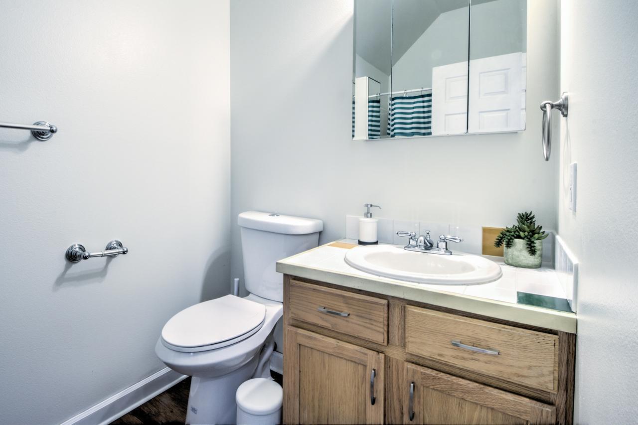 Renovated Bright 1 Bedroom In The Heart Of Capitol Hill - B Apartment