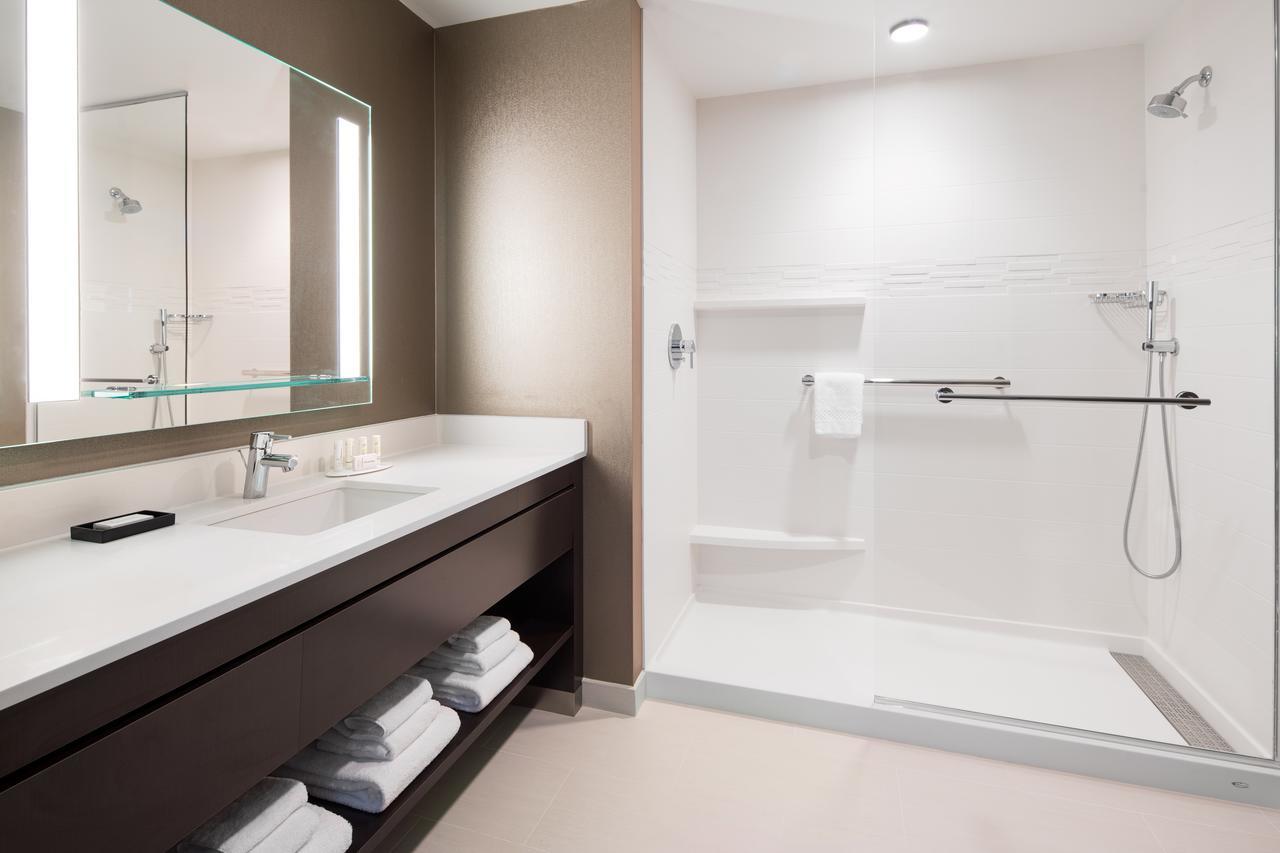 By Marriott Downtown Convention Center Hotel 3*