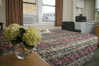 At Queen Anne Hotel 3*