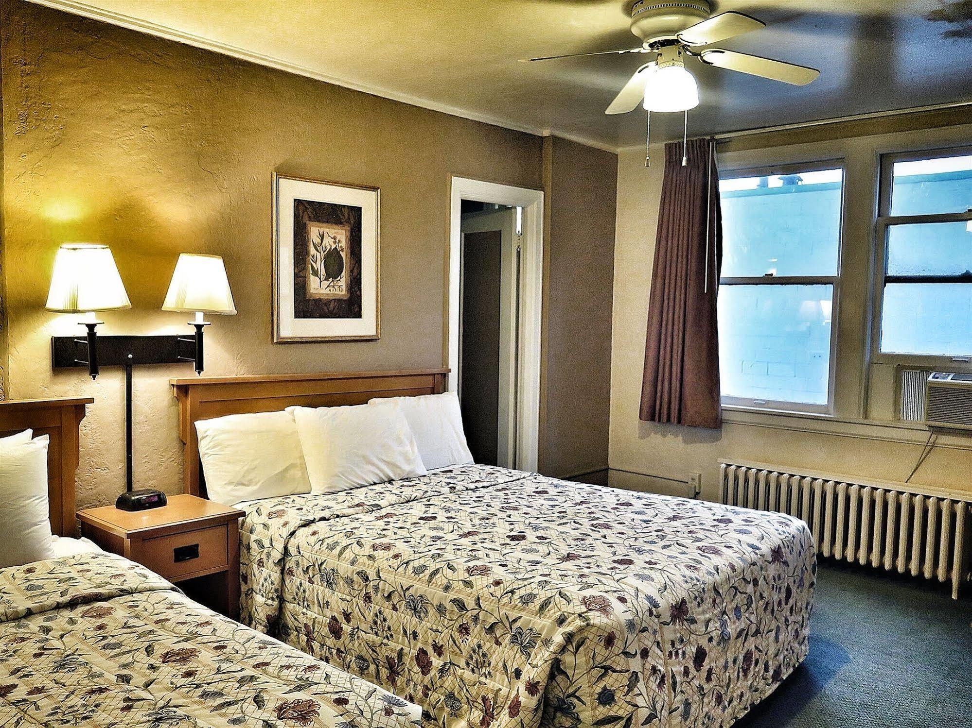 Hotel At Queen Anne