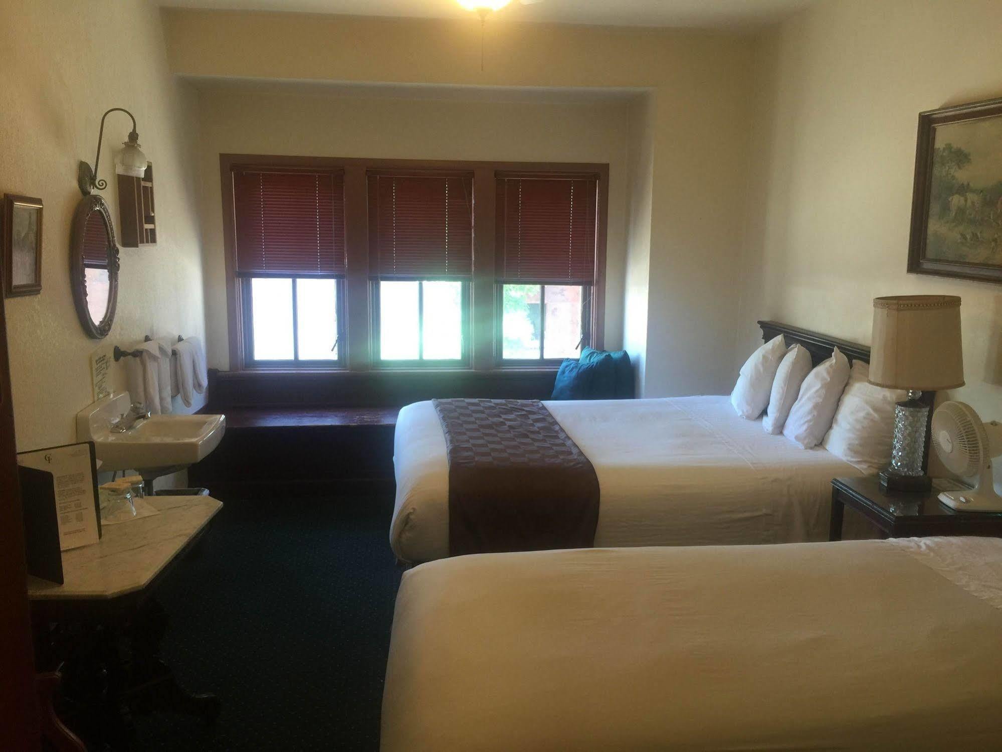 College Inn 2*