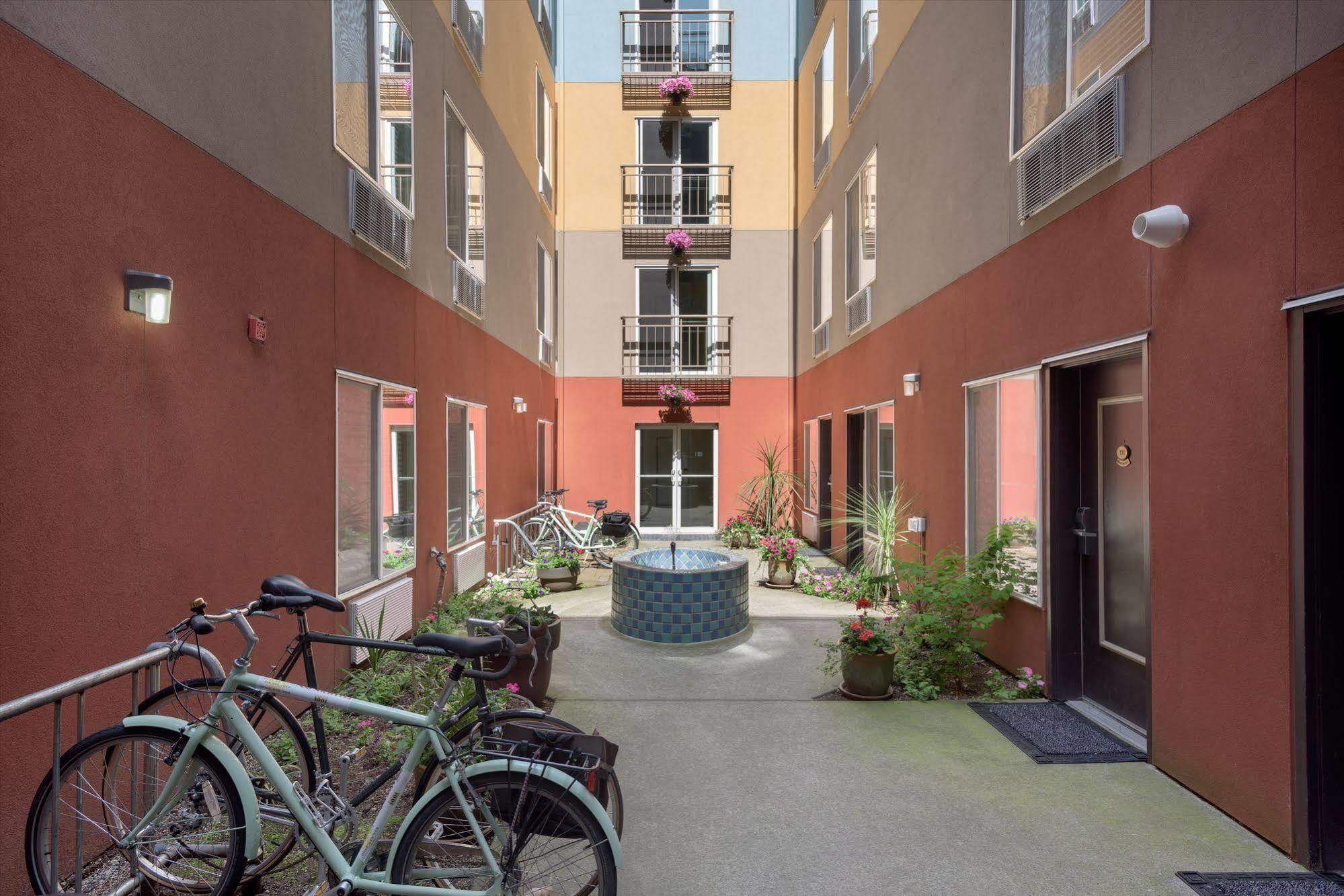 Belltown Inn 3*