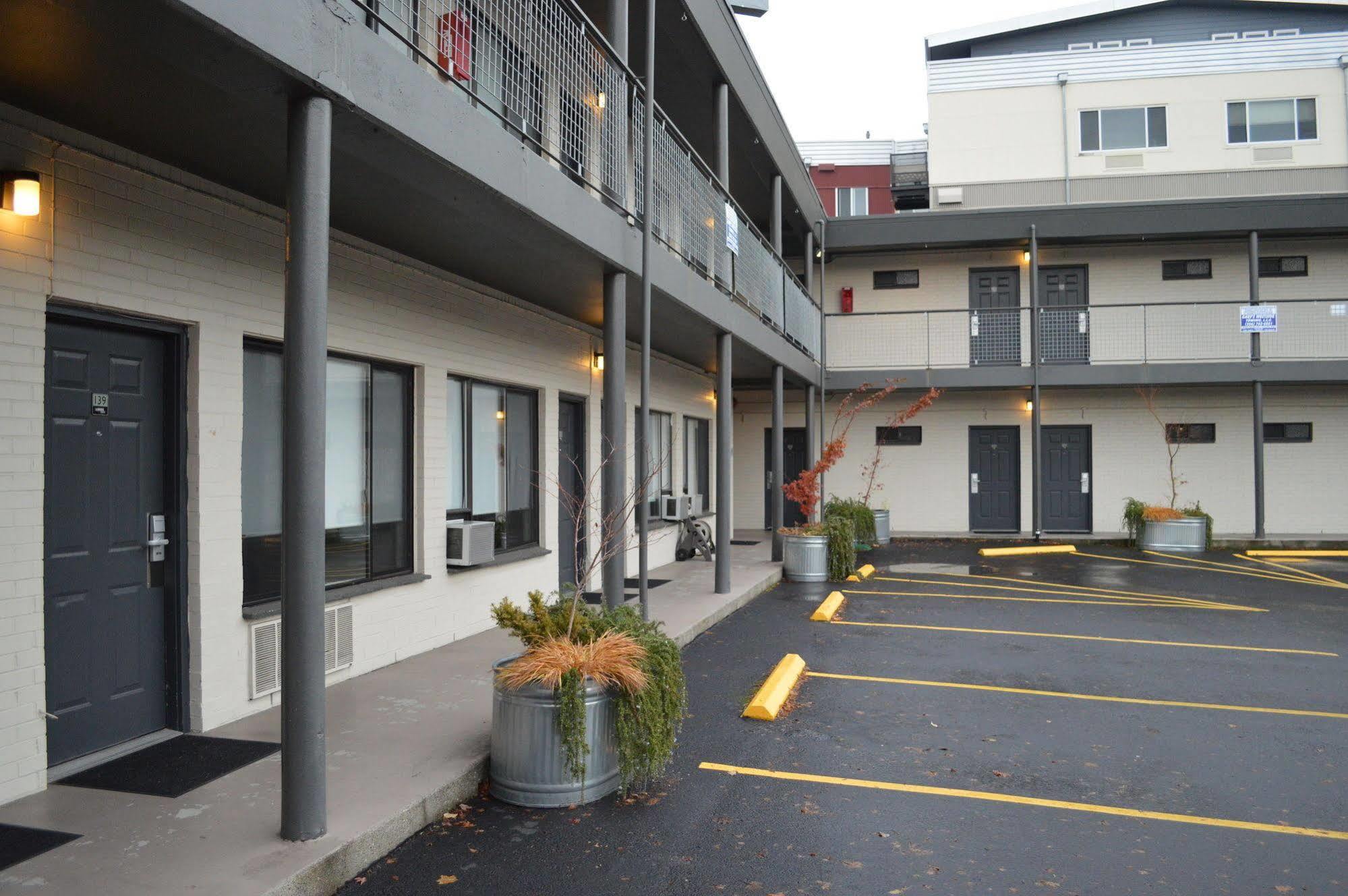 Motel The Grove West 2*