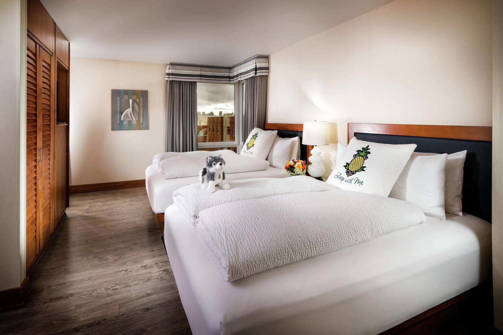 Hotel Staypineapple, Watertown Hotel, District