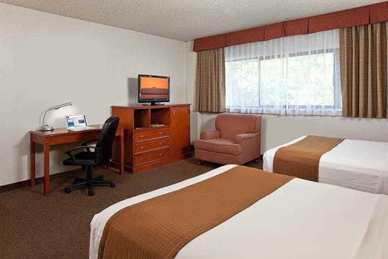 The Loyal 3* Seattle