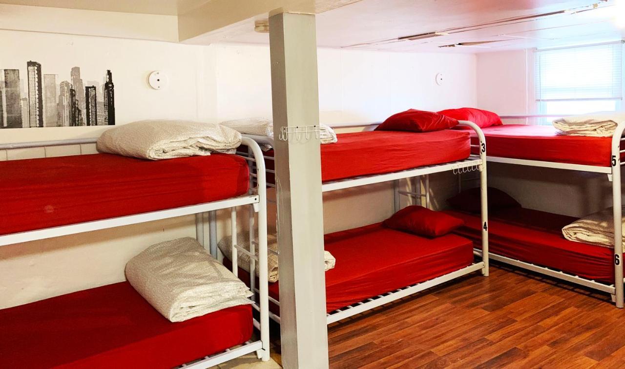 Metropolitan Hostel *