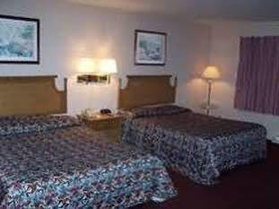 The Grove West Motel