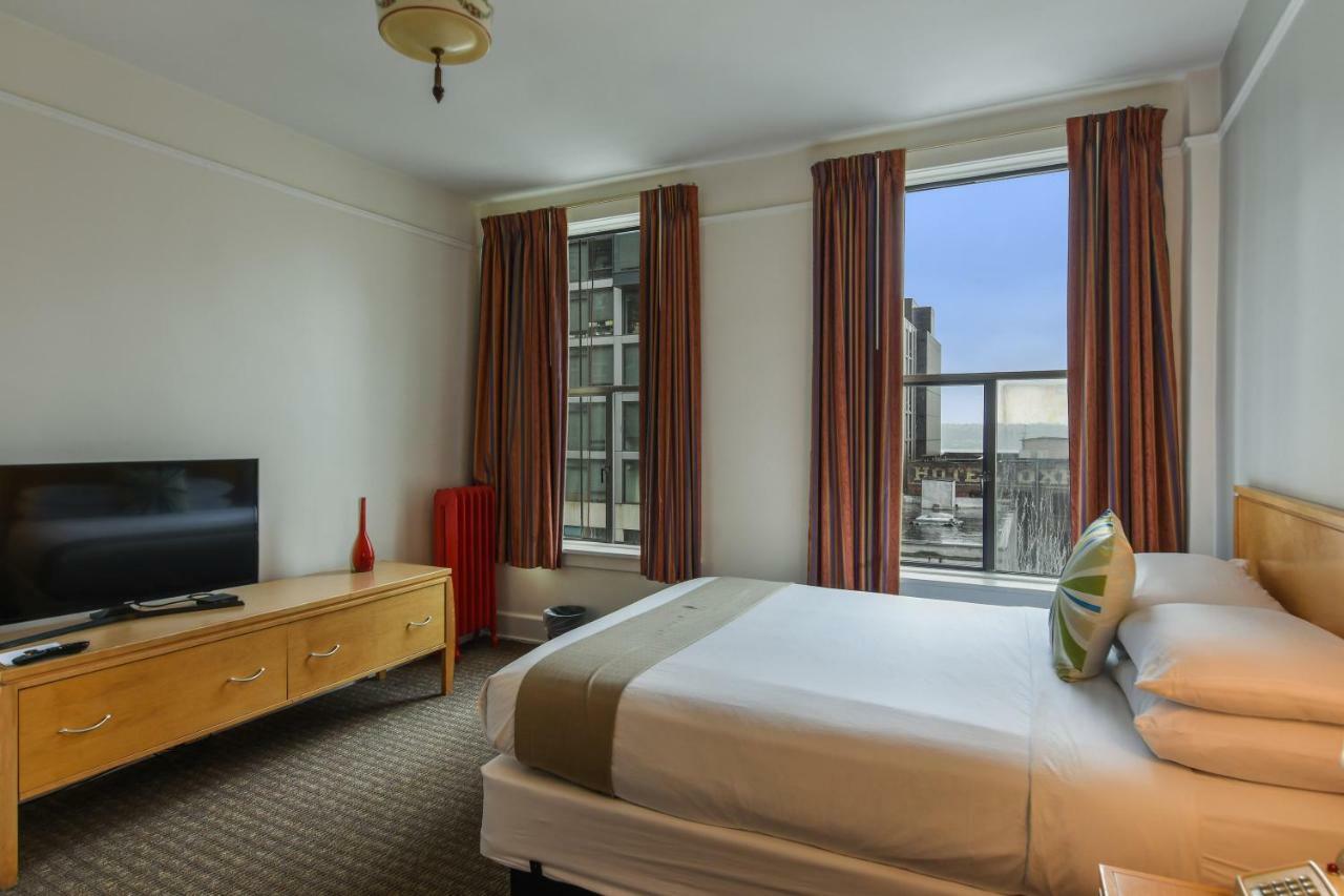 Moore Hotel 2*