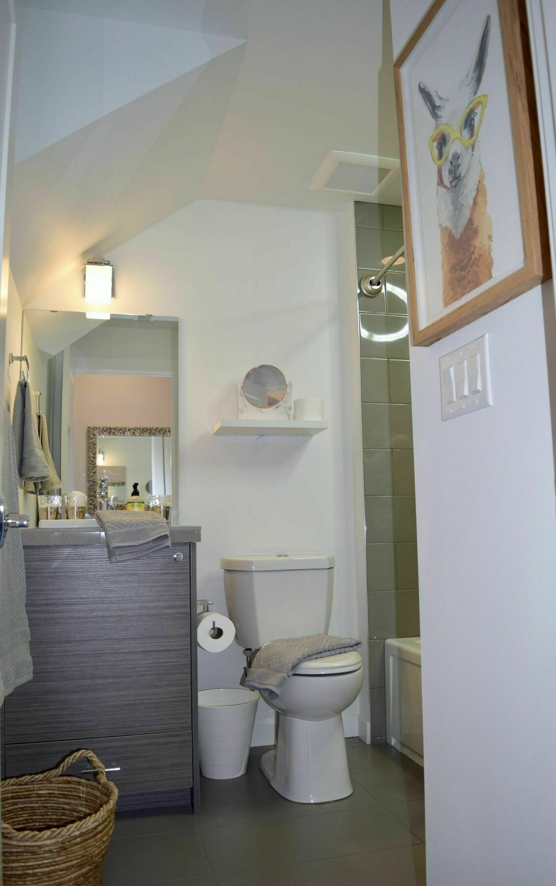 Primo Capitol Hill Apartment *