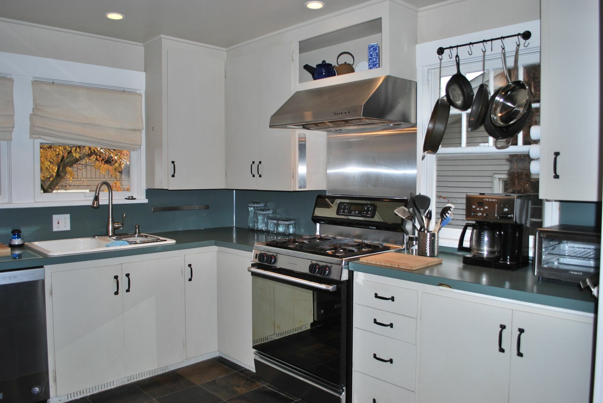Stylish Craftsman Premium Comfort Apartment Seattle