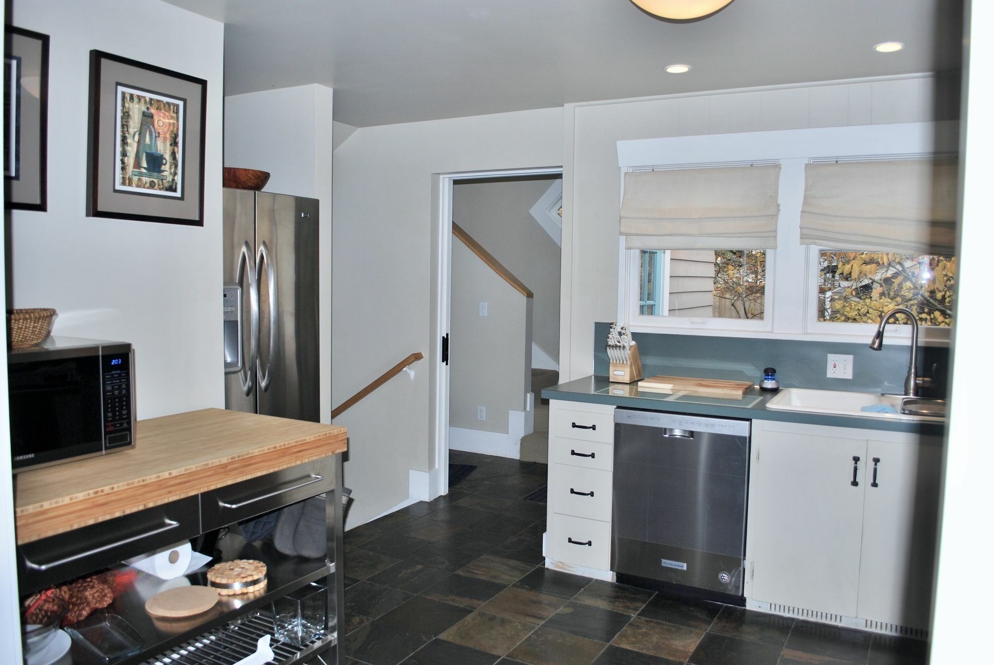 Stylish Craftsman Premium Comfort Apartment Seattle