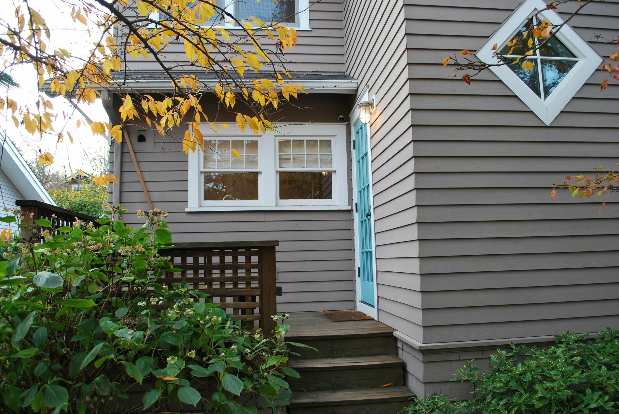Stylish Craftsman Premium Comfort Seattle