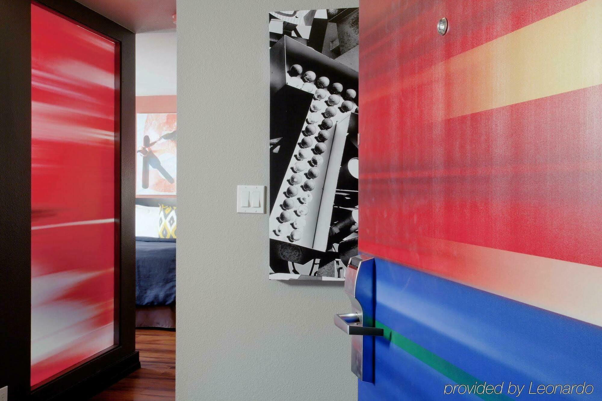 Hotel Staypineapple, Five, Downtown