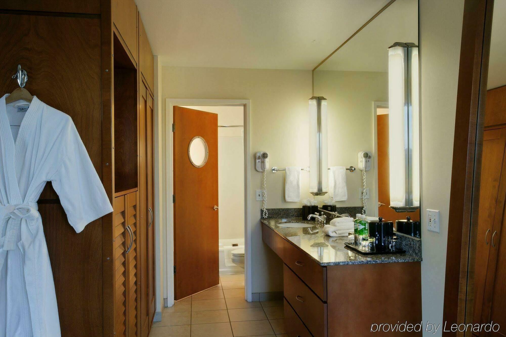 Staypineapple, Watertown Hotel, District Hotel