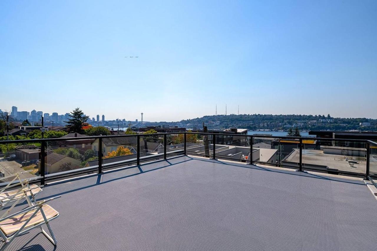 Holiday home A-seattle Urban Village- Lopez- Roof View Deck Seattle