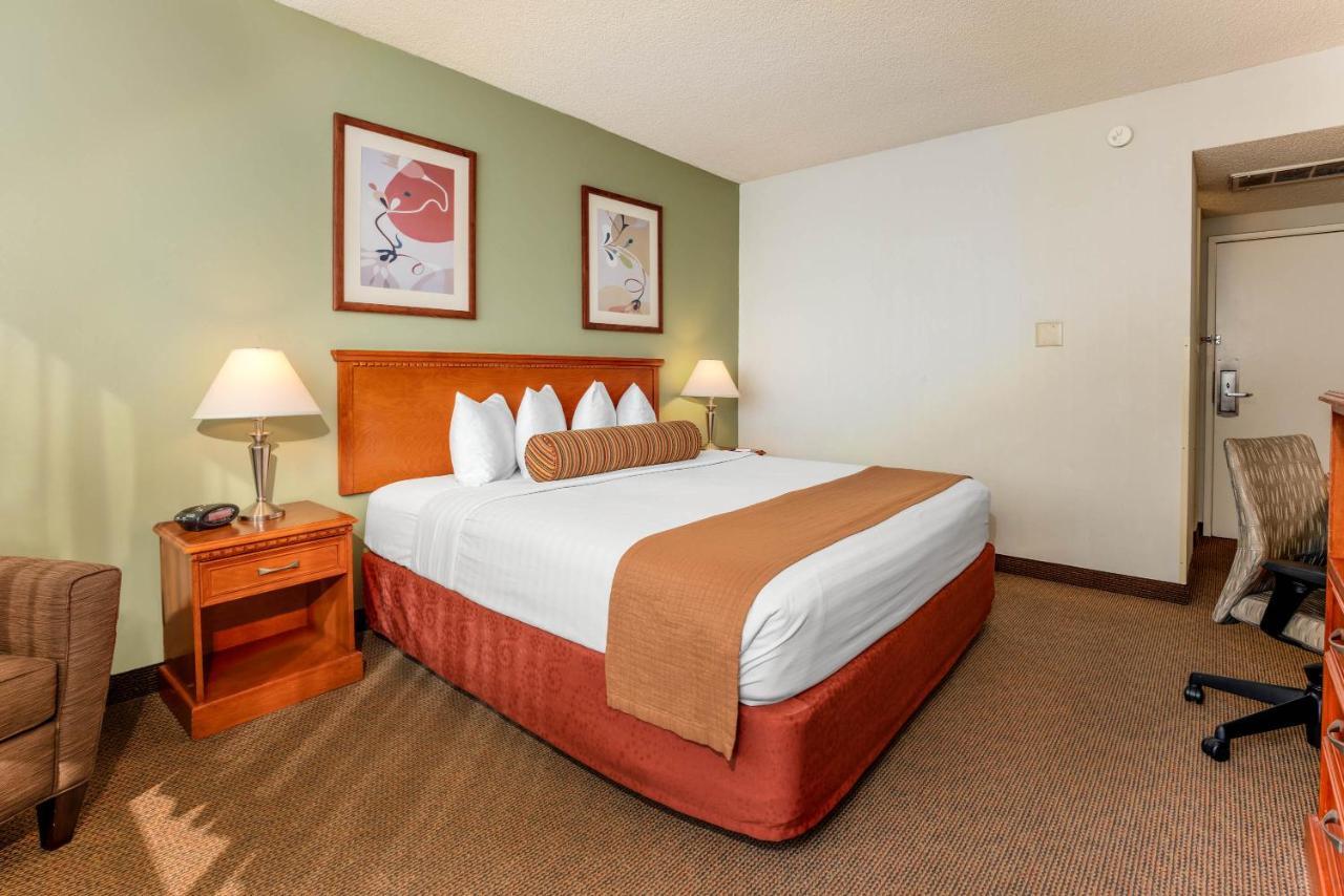 The Loyal 3* Seattle