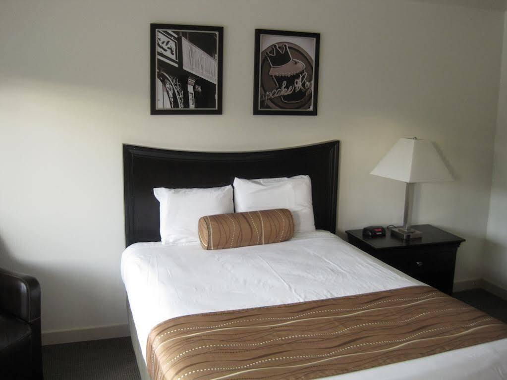 Motel The Grove West 2*