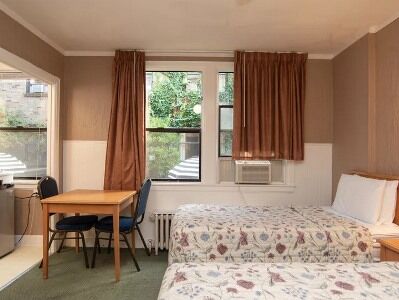 Hotel At Queen Anne