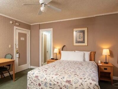 At Queen Anne 3*