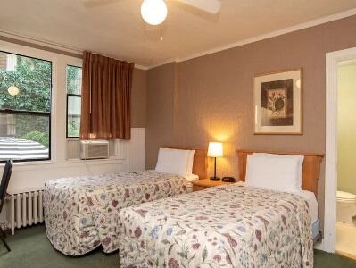 At Queen Anne Hotel 3*