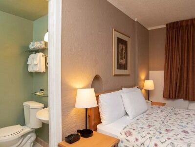 At Queen Anne 3*