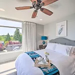 Seattle Retreat With Canal And Mountain Rooftop Views!