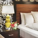 Staypineapple, The Maxwell Hotel, Seattle Center Seattle