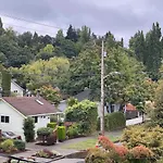 Fresh Top Floor Apartment W/ Balcony