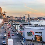 Belltown Court Sunset Suite