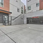 Stylish Townhome In Ballard