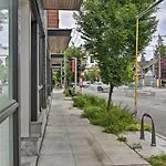 Stylish Townhome In Ballard