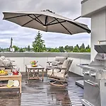 Stylish Townhome In Ballard