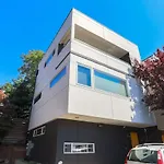 Smart Minimal 3Br 2.5Bath House With Parking