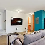 Smart Minimal 3Br 2.5Bath House With Parking