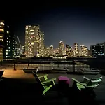 Cozy Downtown Condo Retreat With Space Needle View