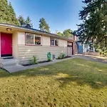 Seattle Vacation Home With Hot Tub 5 Mi To Downtown