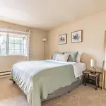 Modern And Spacious Apartment- Gym, Wifi, Free Parking