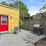 Garden Dahlia Studio In Wallingford - 97 Walkscore