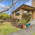 Homesmart: Cozy Charm Meets High-Tech In Prime Area