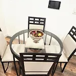 Homesmart: Cozy Charm Meets High-Tech In Prime Area