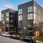 Blueground Capitol Hill Patio Gym Laundry Sea-729