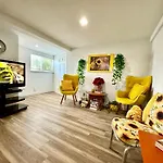 Tiny Private Room At The Upper Level Of A Big House With Shared Bathroom